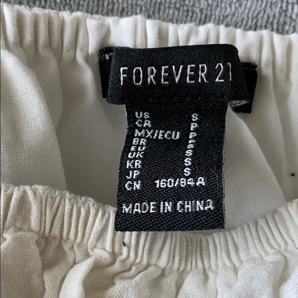 White crop top, with attached sleeves - Picture 2 of 2